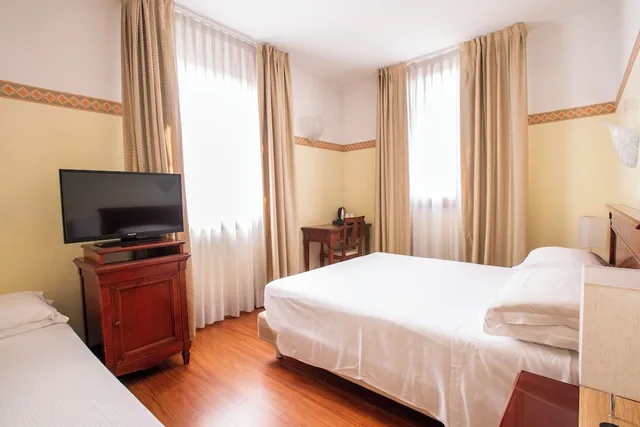 غرفة ثلاثية بسرير مزدوج وسرير فردي، Russo Palace 4/8