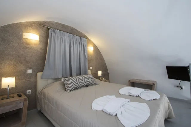 Maisonette, Queen Bed, Sofa، Erato Apartments Santorini 4/10