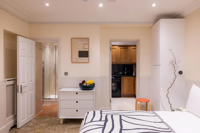 Semi Basement, Studio, Courtfield Gardens Apartments 7/8