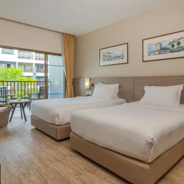 غرفة ديلوكس بسرير كينج بإطلالة على المسبح، Deevana Plaza Phuket Patong 6/10