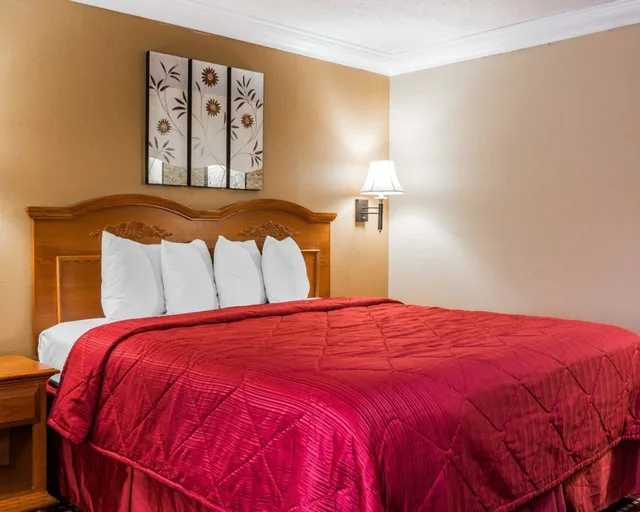 Room, King Bed, Accessible, Quality Inn & Suites Atlanta Airport South 4/4