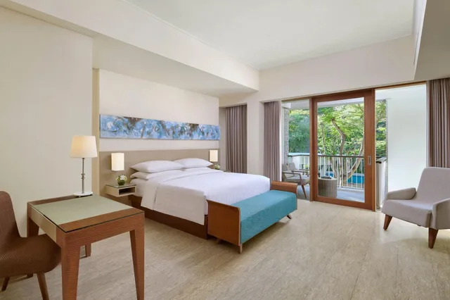 غرفة ديلوكس بسرير مزدوج بإطلالة على المسبح، Courtyard By Marriott Bali Nusa Dua Resort 4/5