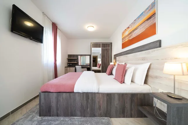 غرفة قياسية بسرير مزدوج أو سريرين منفصلين مع سرير إضافي، BOUTIQUE HOTEL MOMENTUM by Aycon 3/10