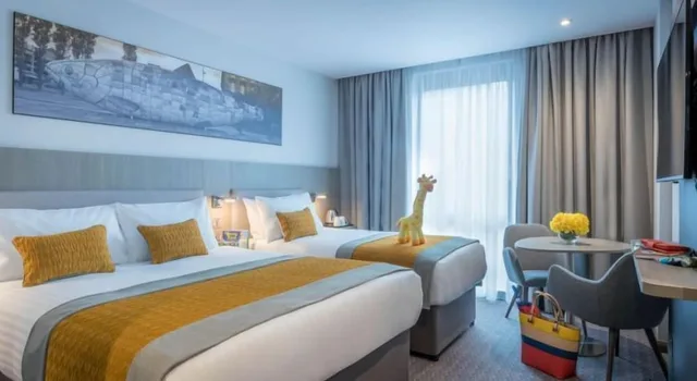 غرفة عائلية بسرير كوين وسريرين منفصلين، Maldron Hotel Limerick 1/4