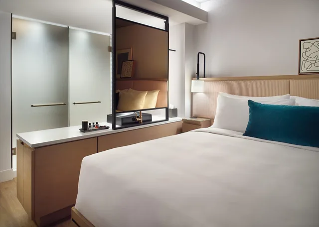 Premier, Double Bed, Omni Boston Hotel at the Seaport 1/2
