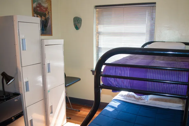 غرفة عائلية بأسرّة بطابقين بحمام مشترك، Ocean Island Inn Backpackers Suites Hostel 4/6