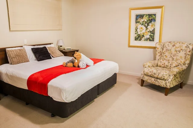 3 Bedrooms, Apartment, Twin Beds, 2 King Beds, Lake View, 2 Bathrooms، The Glebe Apartments 1/1