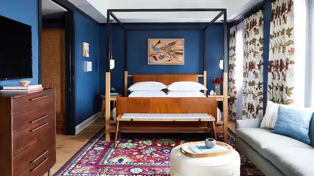 Mary, Suite, King Bed, Sofa، Hotel Revival Baltimore 1/2