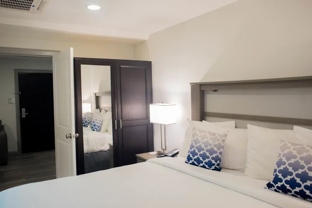 جناح عائلي بسريرين كينج بغرفتي نوم بمطبخ، King's Hotel & Residences 1/2
