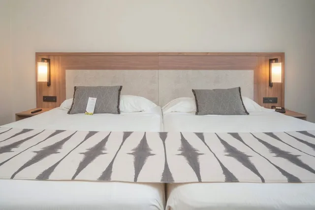 Connecting, 1 King and 2 Double Beds, RIU Flamingos - All Inclusive 1/9