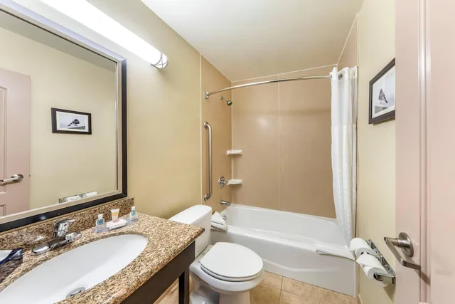 غرفة قياسية بسرير كينج، Comfort Inn & Suites San Bernardino 10/10