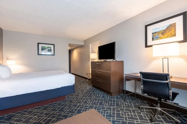 غرفة قياسية بسرير كينج بإطلالة على الجبل يُسمح فيها بالحيوانات الأليفة، Best Western Hunt's Landing Hotel Matamoras/Milford 7/10