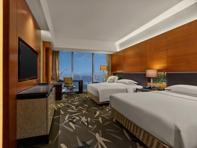 غرفة تنفيذية بسريرين مزدوجين مع دخول الصالة، Hilton Shijiazhuang 2/5
