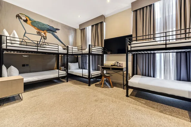 غرفة سوبيريور رباعية بأسرّة بطابقين، Heeton Concept Hotel - Kensington London 3/6