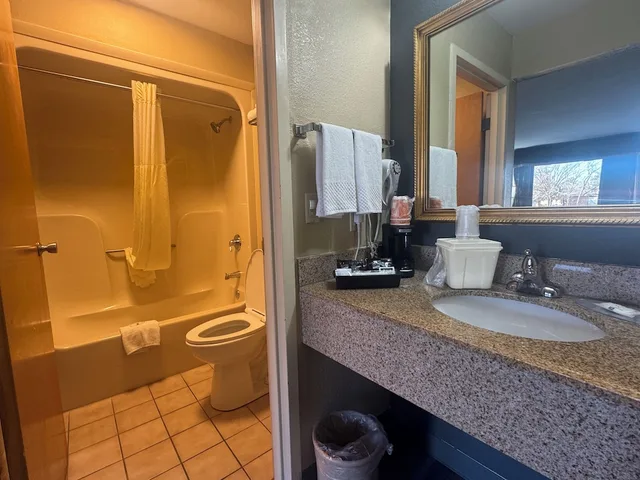 غرفة قياسية بسريرين كوين للمدخنين، Quality Inn Kenly I-95 10/10