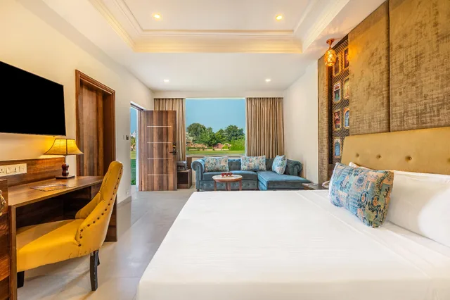 جناح جونيور بسرير كوين، AMARGARH RESORT 1/2