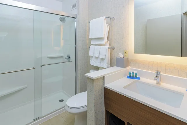 غرفة قياسية بسرير مزدوج، Holiday Inn Express Southington 6/6