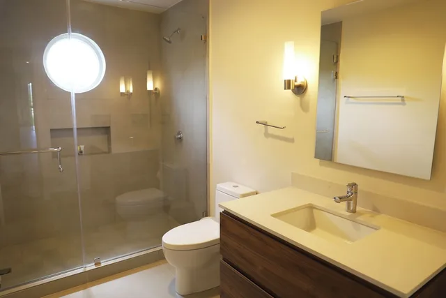 4 Bedrooms, Condo, Deluxe, King Bed, 1 Queen and 2 Double Beds, Partial Ocean View, Garden Area، Villa Marina Lodge and Condos 5/5