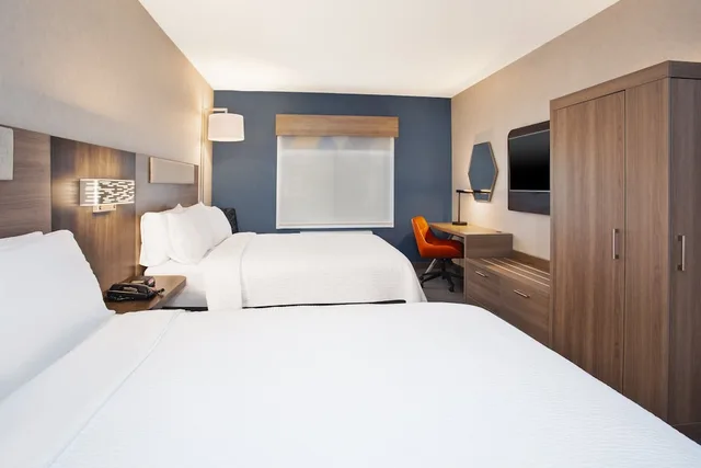 غرفة قياسية بسريرين كوين لذوي الإعاقة، Holiday Inn Express & Suites Belleville (Airport Area) 2/7