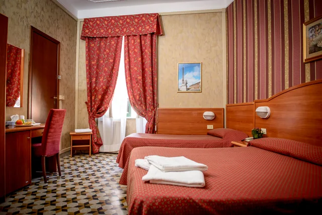 غرفة قياسية رباعية، Hotel Emmaus 1/4