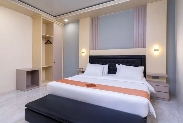 جناح جونيور، Grand Valonia Hotel 1/3