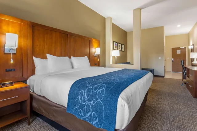 جناح بسرير كينج، Comfort Suites Greensboro-High Point 2/3