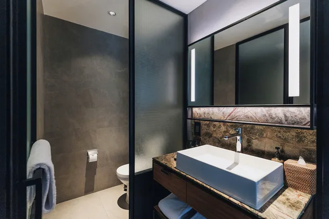 لوفت بإطلالة على النهر، The Warehouse Hotel 3/3