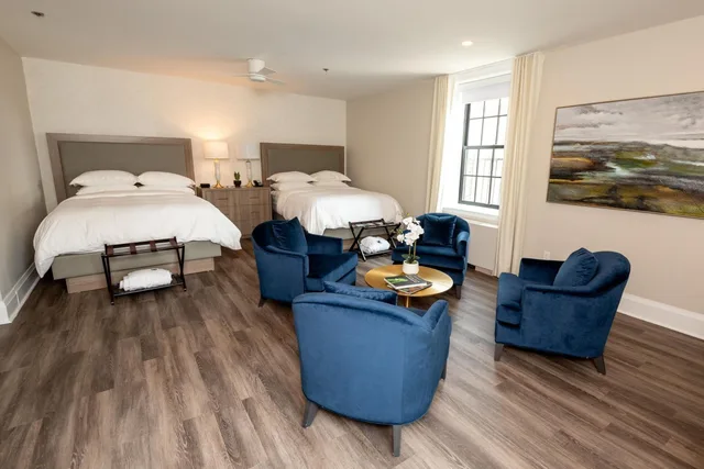 جناح بسرير كوين، Glenerin Inn 6/10