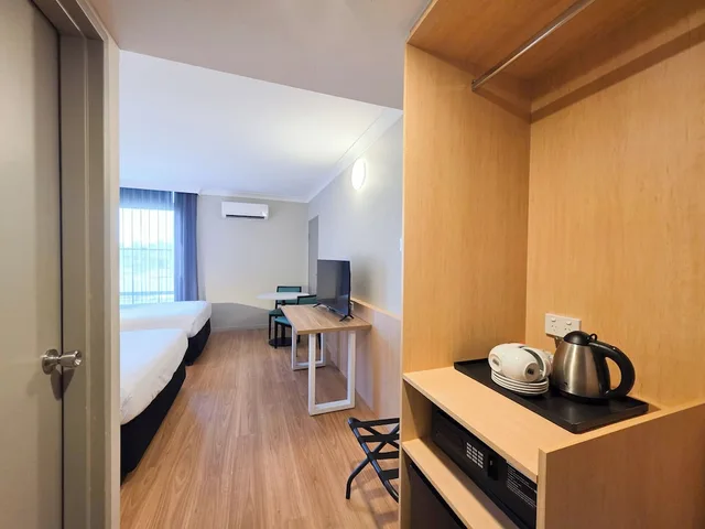 غرفة كومفورت ثلاثية بسرير كوين وسرير فردي، EL TORO MOTOR INN 3/5