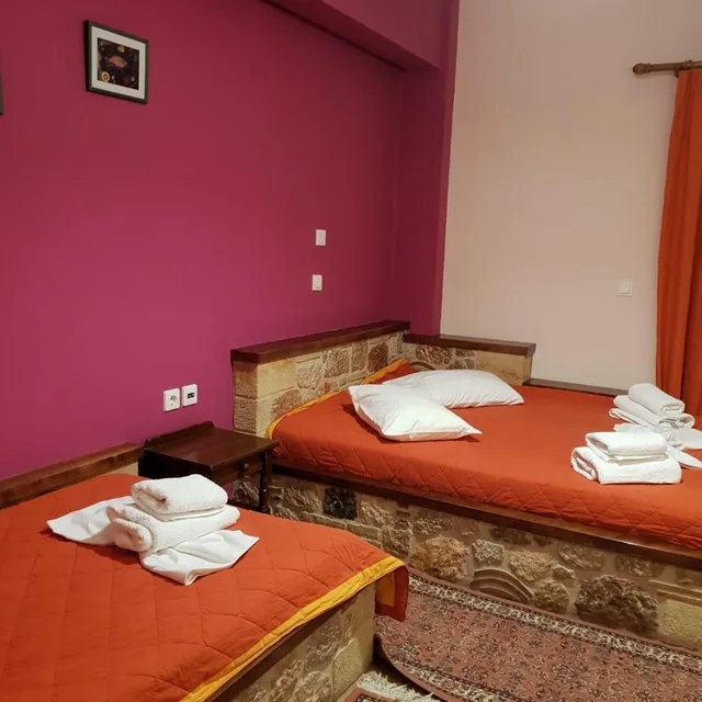 غرفة ثلاثية، Aktaion Hotel 6/10