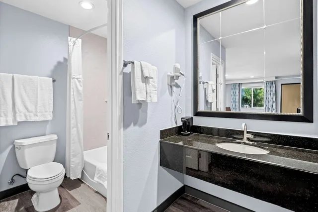 جناح بسرير كينج وسريرين كوين، SureStay Hotel by Best Western Buena Park Anaheim 7/10