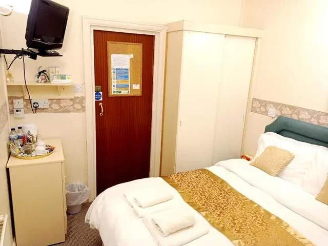 Deluxe, Double Bed, OYO Lily Hotel Blackpool 5/8