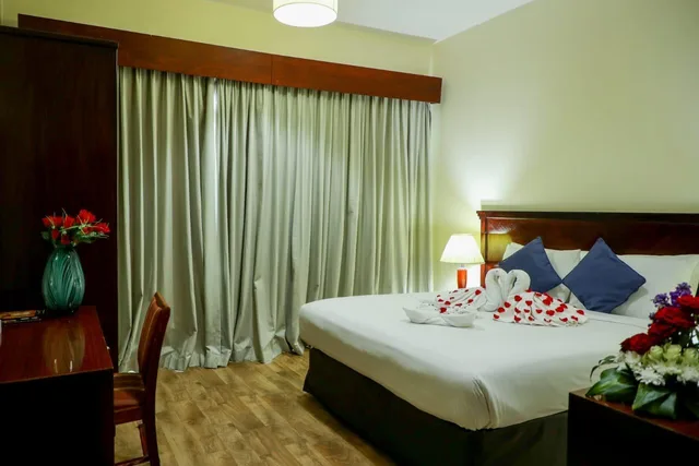 غرفة ديلوكس بسرير مزدوج أو سريرين منفصلين بإطلالة على البحر بشرفة، Mermaid Beach Hotel 1/2