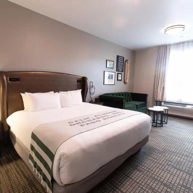 جناح بسرير كينج لذوي الإعاقة، Oxford Suites Paso Robles 3/7