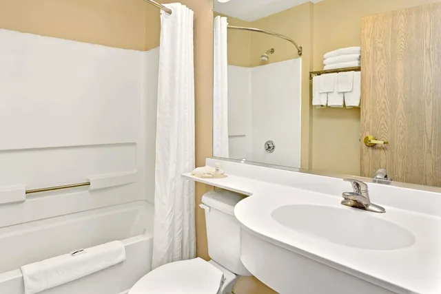 غرفة قياسية بسريرين كوين، Microtel Inn Suites By Wyndham Florence Cincinnati Airport 3/3
