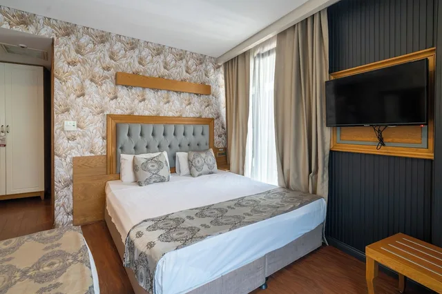 Room, Quadruple, Double and Twin Beds, Eliza Hotel 3/10