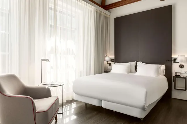 غرفة بريميوم بسرير مزدوج أو سريرين منفصلين بإطلالة، NH Collection Amsterdam Barbizon Palace 3/9