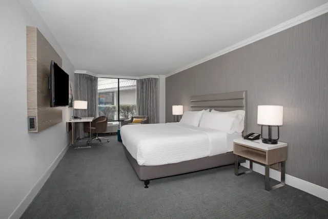جناح تنفيذي، Crowne Plaza Costa Mesa Orange County 1/2