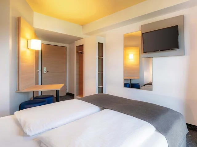 غرفة بسرير كوين، B&B Hotel Stuttgart-Bad Cannstatt 2/6