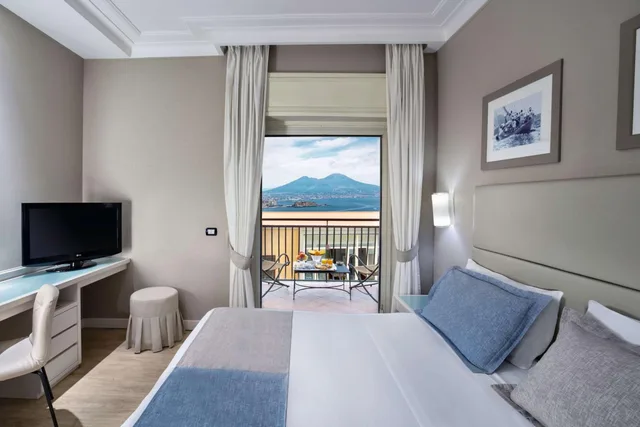 غرفة بسرير مزدوج بشرفة بإطلالة جزئية على البحر، Hotel Paradiso, Bw Signature Collection 1/8