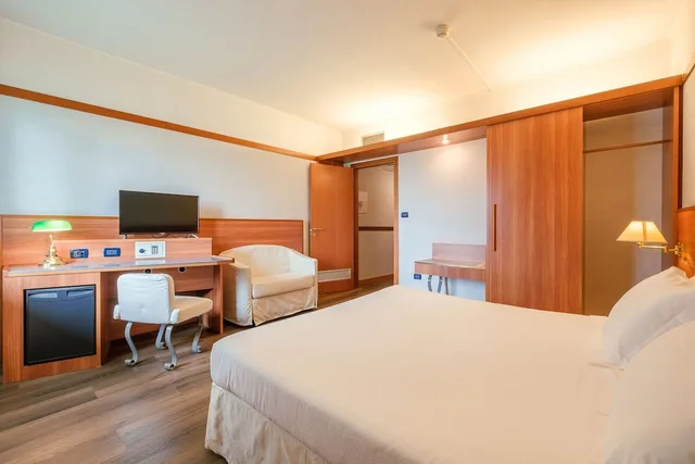 غرفة ثلاثية بسرير كوين وسرير فردي، Shg Hotel Bologna 6/10