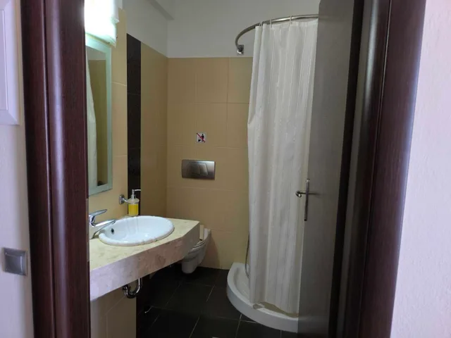 جناح بإطلالة على المسبح، GOLDEN ROSE SUITES 4/4