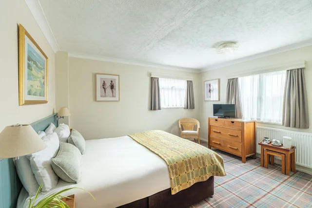 3 Bedrooms, Suite, 1 Double and 3 Single Beds، The Knoll House 2/6