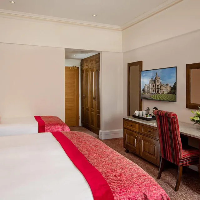 Garden, King Bed, Culloden Estate and Spa 2/10