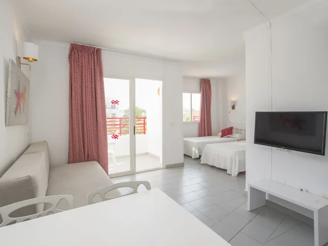 studio, balcony, Coral Star Apartments 7/10