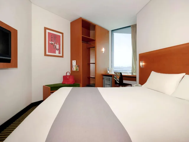 غرفة سوبيريور بسرير كينج بإطلالة على البحر، ibis Kuwait Salmiya 5/8