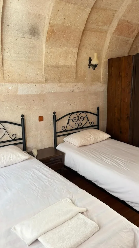 Arch, Twin Beds، Nature Park Cave Hotel 1/10