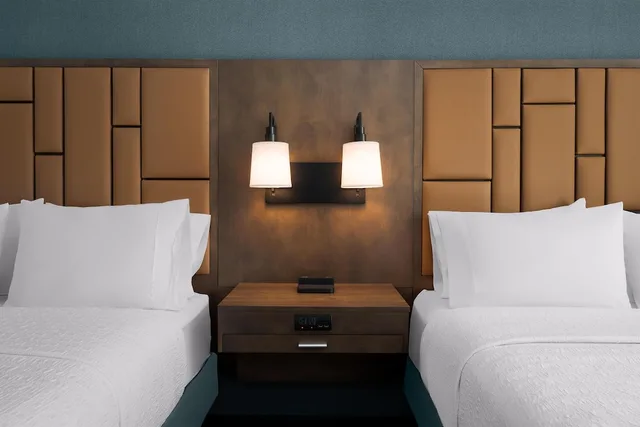غرفة بسريرين كوين بحوض استحمام لذوي الإعاقة، Hampton Inn And Suites Memphis Germantown 4/6