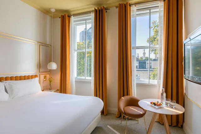 Junior Suite, Sofa, Melia London Kensington Member of Melia Collection 7/10