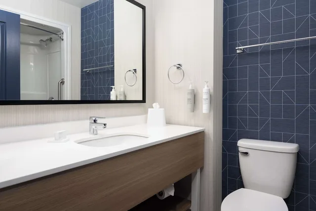 غرفة قياسية بسرير كينج، Spark by Hilton Guelph 3/3